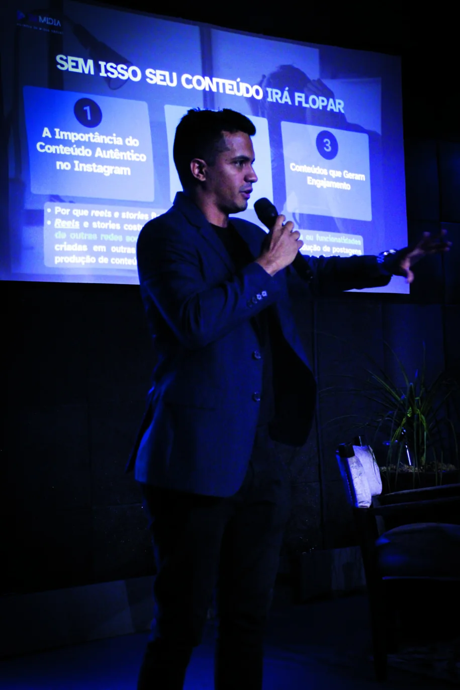 Thyago Pinheiro palestrando