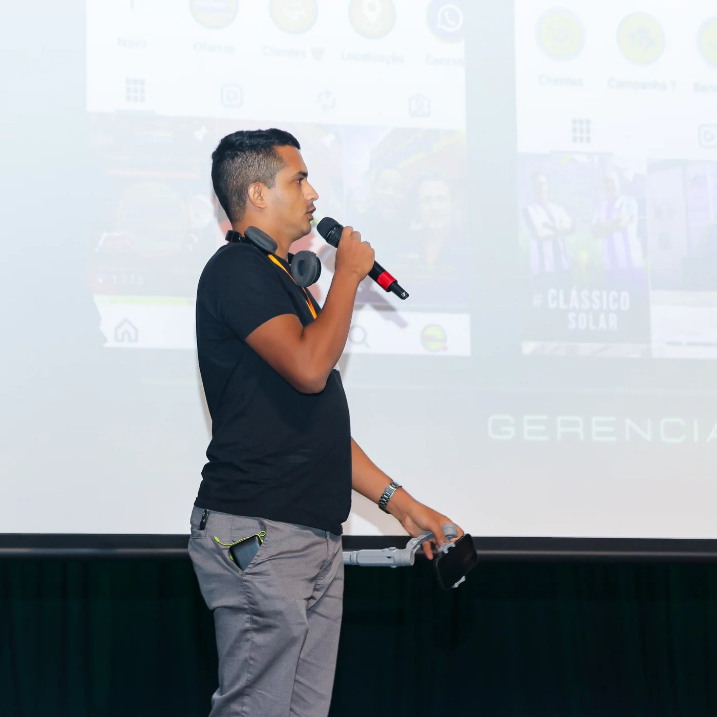 Thyago Pinheiro palestrando